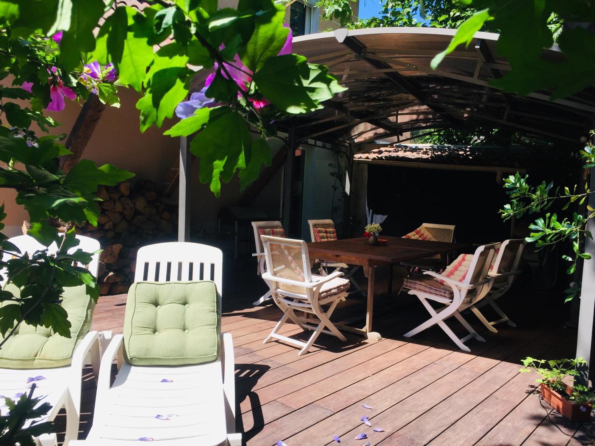 3 Ac Garden Pool Parking 2 Min By Car